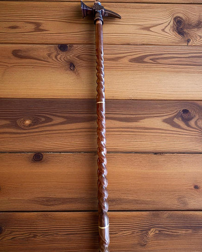 Vycházková hůl – VIKING s hlavicí ve tvaru válečného kladiva, možnost personalizace gravírováním jako dárek