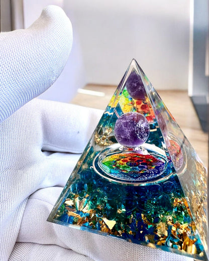 Orgonitová energetická pyramida "Mystic Aura"