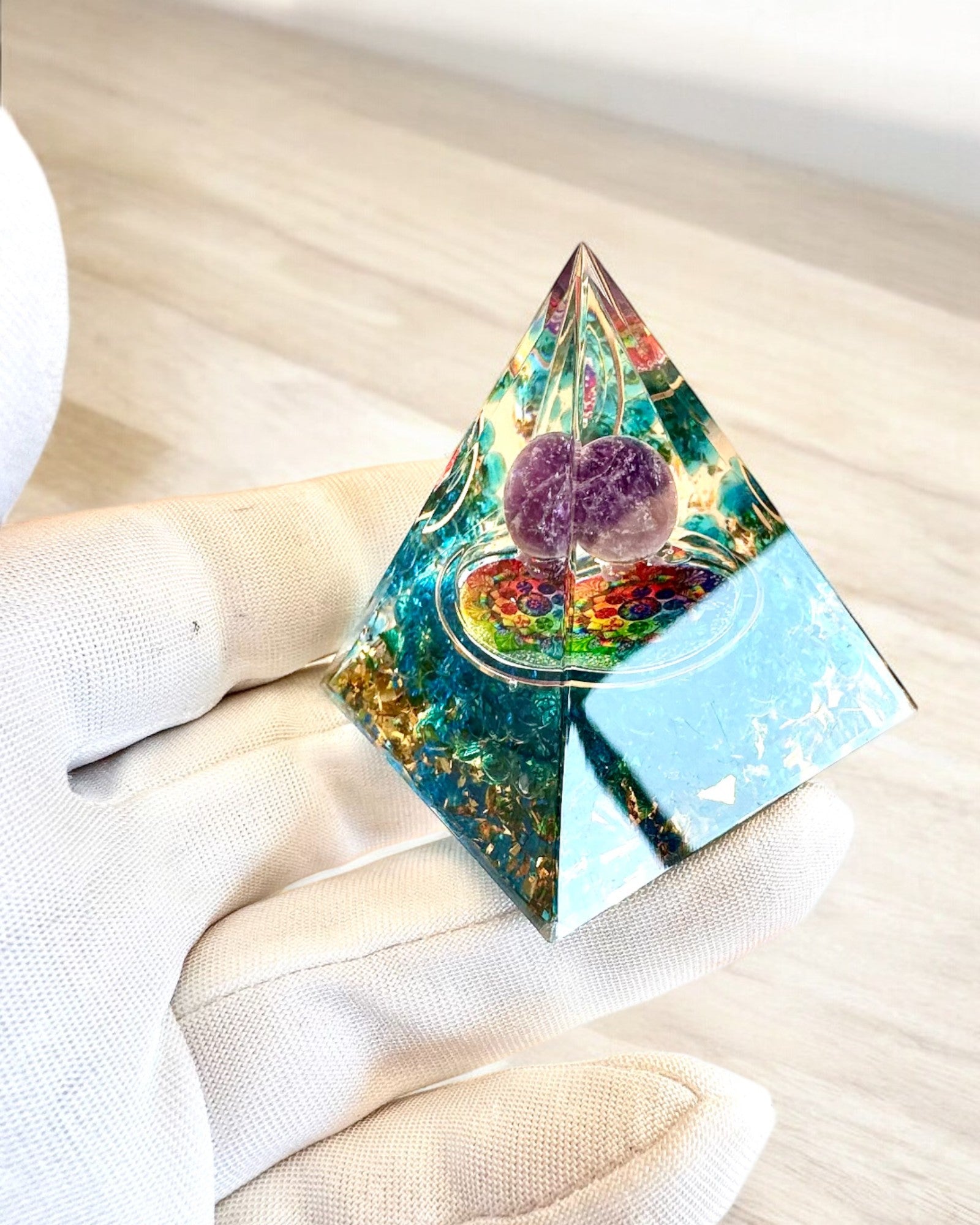 Orgonitová energetická pyramida "Mystic Aura"
