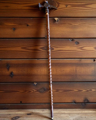 Vycházková hůl – VIKING s hlavicí ve tvaru válečného kladiva, možnost personalizace gravírováním jako dárek