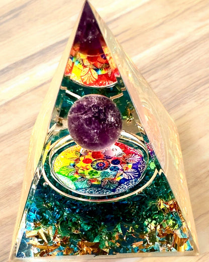 Orgonitová energetická pyramida "Mystic Aura"