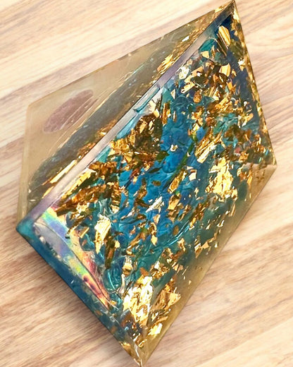 Orgonitová energetická pyramida "Mystic Aura"