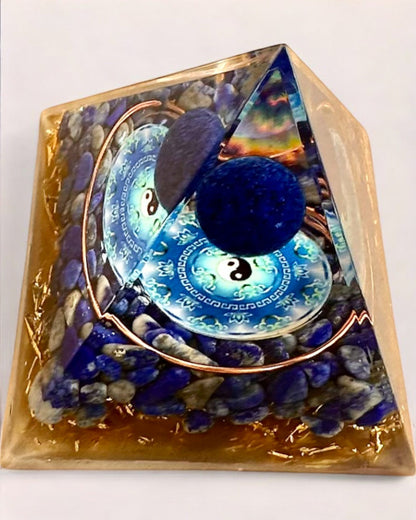 Orgonitová energetická pyramida "Zenith" s Lapis Lazuli, ideální jako dárek