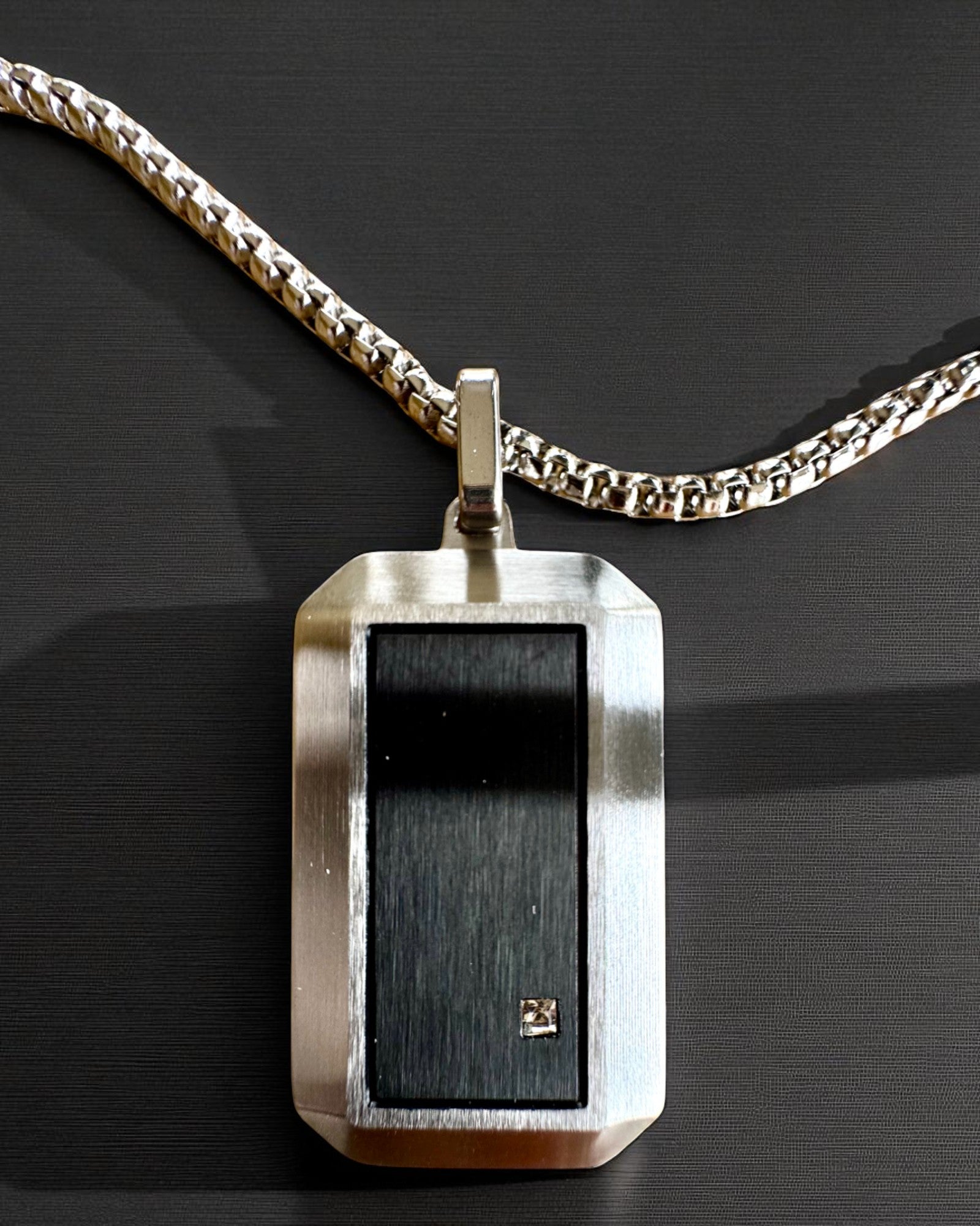 Pánský náhrdelník Dog Tag „SteelVision” – nerezová ocel, 15 variant, personalizace gravírováním