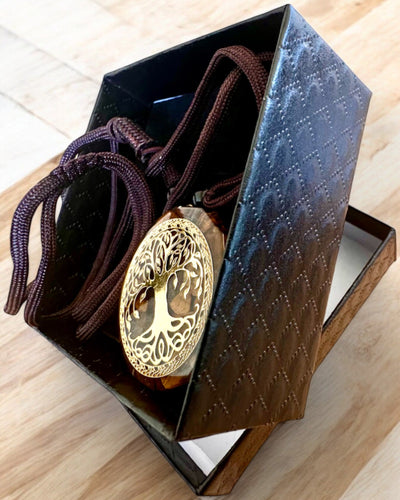 Amulet "Strom života" s tygřím okem, náhrdelník jako dárek s personalizací gravírováním