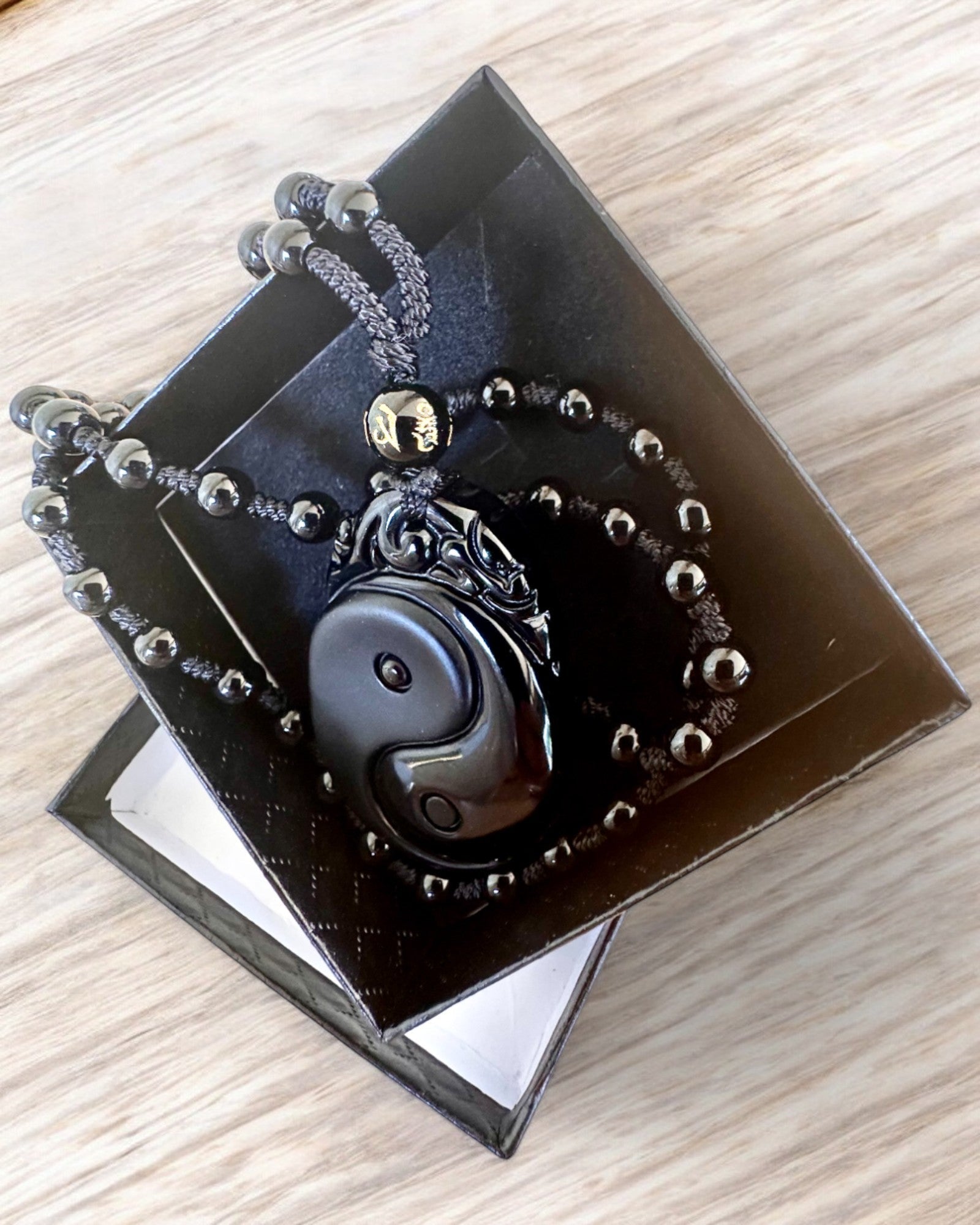 Obsidianový amulet Yin Yang s gravírováním - Harmonie a ochrana, personalizace gravírováním jako dárek
