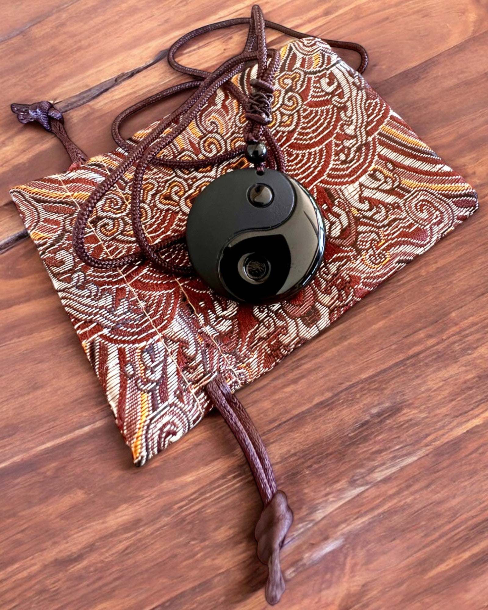 Boho náhrdelník z obsidiánu Yin Yang Tai Chi, možnost personalizace gravírováním jako dárek