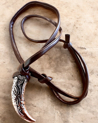 „Vlčí Tesák“ z Nerezové Oceli – Amulet Odvahy, Náhrdelník s Možností Personalizace Gravírováním jako Dárek