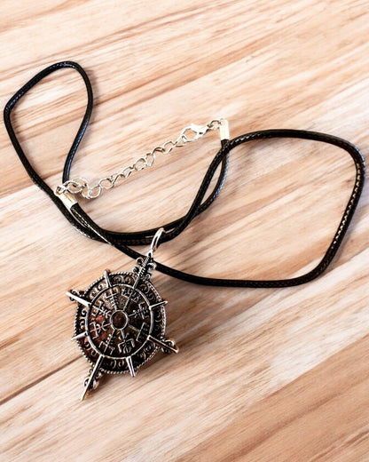 Amulet "Wojownik Północy" - Kompas Vikinga, možnost personalizace gravírováním jako dárek, 2 varianty na výběr