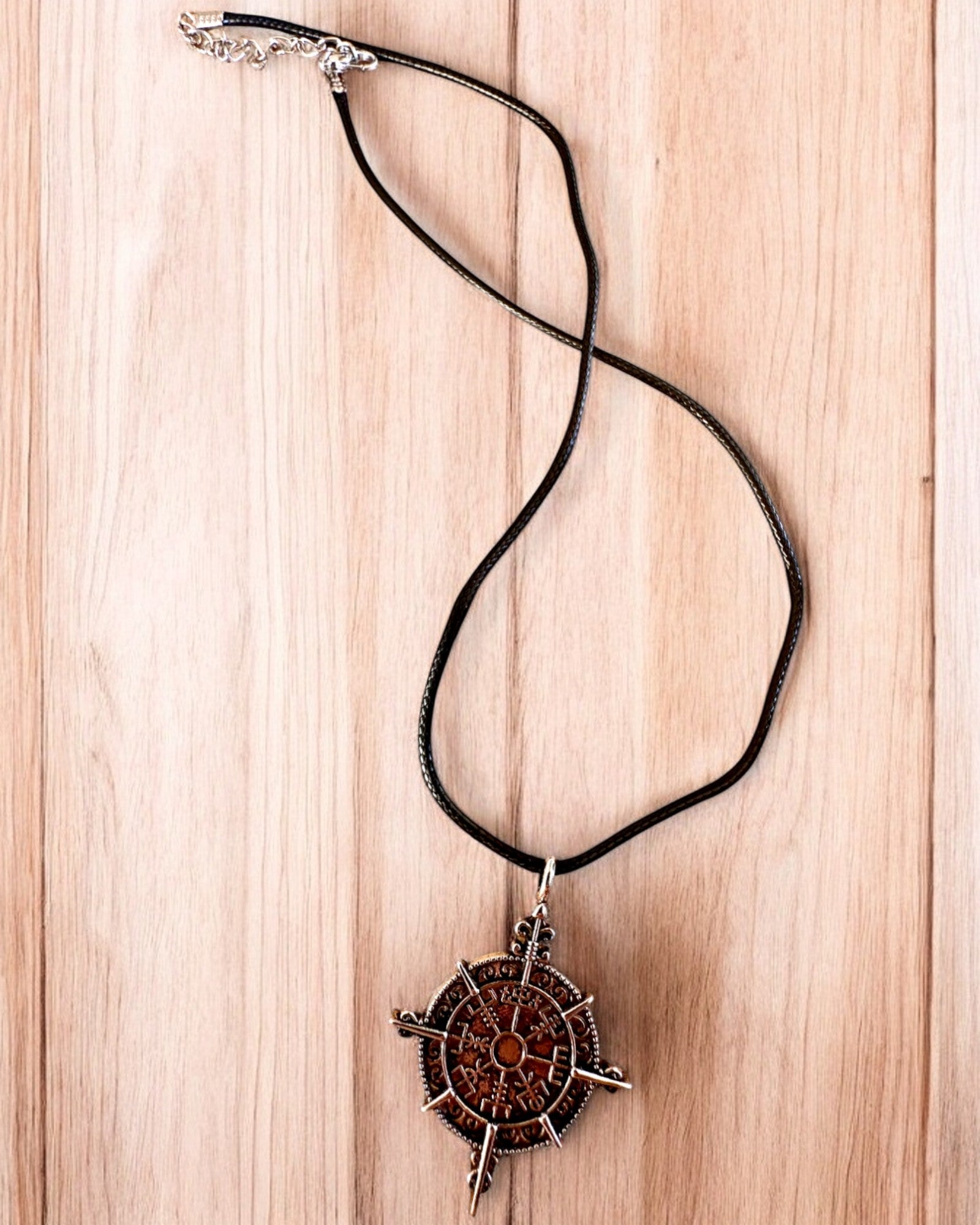 Amulet "Wojownik Północy" - Kompas Vikinga, možnost personalizace gravírováním jako dárek, 2 varianty na výběr