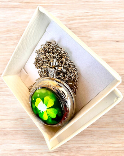 Kapesní hodinky "CloverTime" s motivem čtyřlístku, možnost personalizace gravírováním jako dárek