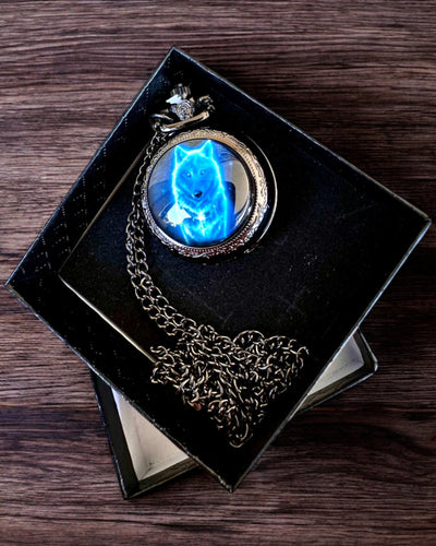 Kapesní Hodinky Lunar Wolf – Hodiny Měsíčního Vlka, možnost personalizace gravírováním jako dárek