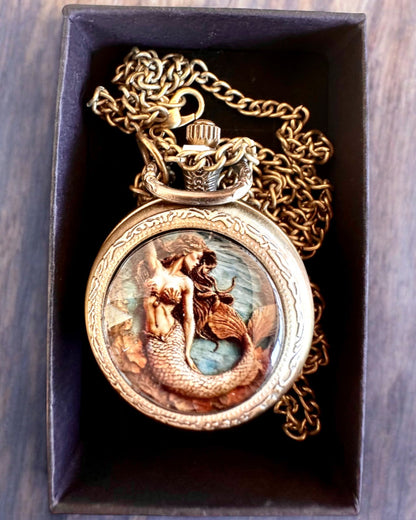 Kapesní hodinky "Syrena Tajemnic", možnost personalizace gravírováním jako dárek