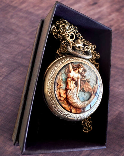 Kapesní hodinky "Syrena Tajemnic", možnost personalizace gravírováním jako dárek
