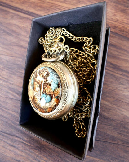 Kapesní hodinky "Syrena Tajemnic", možnost personalizace gravírováním jako dárek