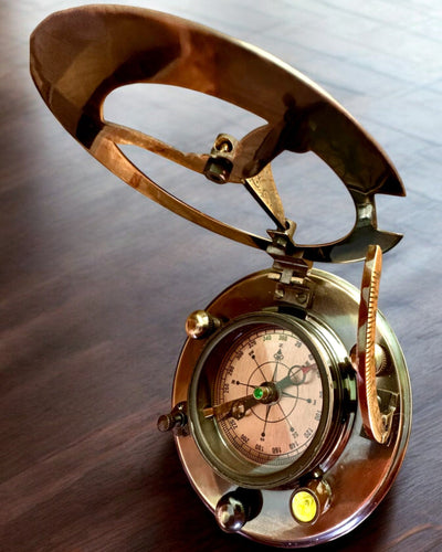 Kapitánský kompas „Objevitel 2“ - možnost personalizace gravírováním jako dárek, 2 barevné varianty na výběr