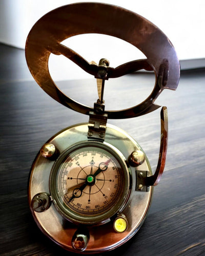 Kapitánský kompas „Objevitel 2“ - možnost personalizace gravírováním jako dárek, 2 barevné varianty na výběr