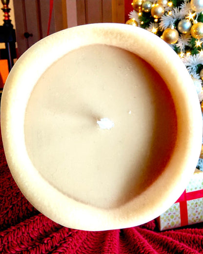 Świeca sojowa Zimowy Lisek, 7.5 cm wysokości, ręcznie odlewana świeca sojowa z uroczym śpiącym liskiem, personalizacja grawerem na tabliczce