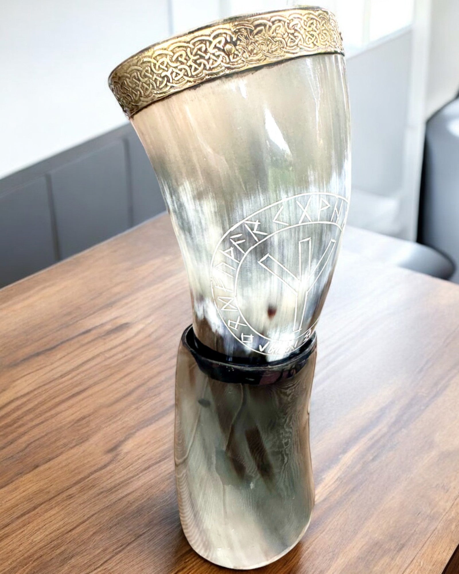 Rohový hrnek "Viking Valor" - Ručně rytý, prémiová kvalita - 4 varianty na výběr