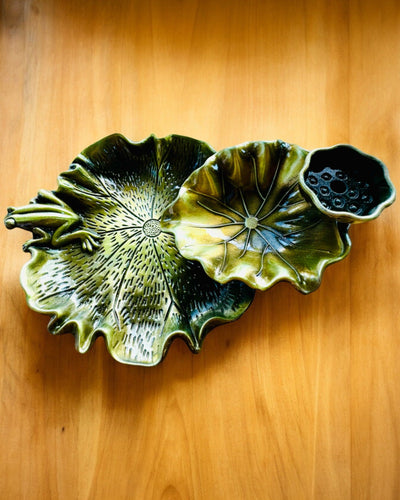 Elegantní kovový držák na kadidlo ve tvaru lotosového listu - 4 varianty na výběr, možnost personalizace gravírováním jako dárek