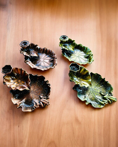 Elegantní kovový držák na kadidlo ve tvaru lotosového listu - 4 varianty na výběr, možnost personalizace gravírováním jako dárek