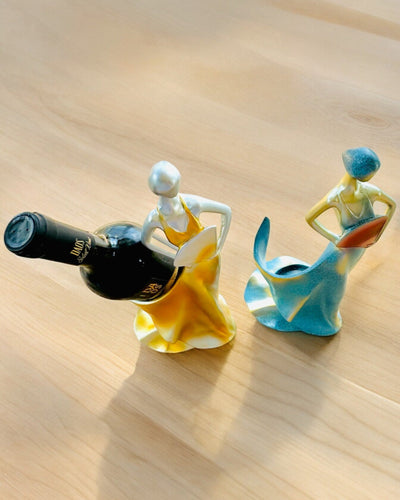 Elegantní stojan na láhev - Socha dámy - personalizace gravírováním, 2 varianty na výběr