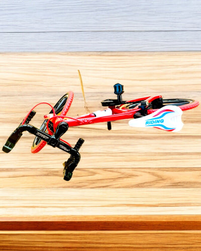 Miniaturní kovový model červeného kola "SpeedMaster" personalizace gravírováním jako dárek, 2 barevné varianty