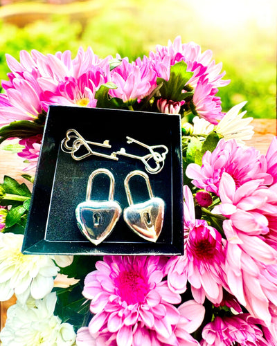 Klíče lásky v barvě stříbrné 2 mini zámky ve tvaru srdce, možnost personalizace gravírováním na dárek