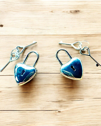 Klíče lásky v barvě stříbrné 2 mini zámky ve tvaru srdce, možnost personalizace gravírováním na dárek