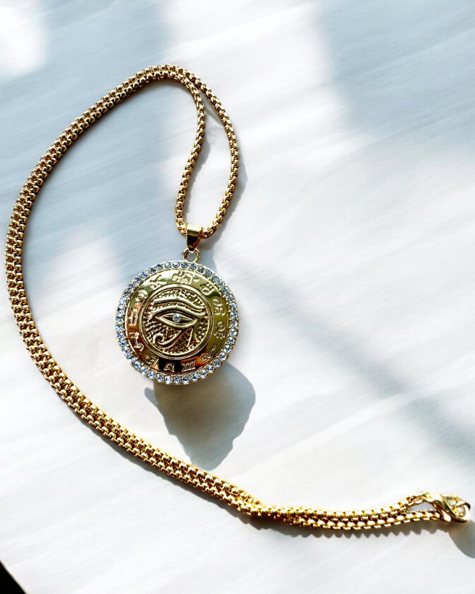 Amulet Mocy "Oko Ra", možnost personalizace gravírováním jako dárek