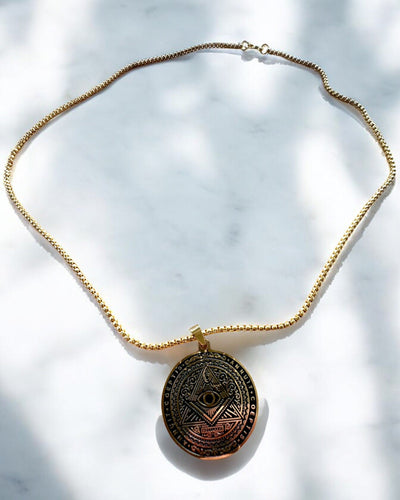 Amulet Tajemné Moci - Náhrdelník s Gravírováním, 2 barevné varianty na výběr