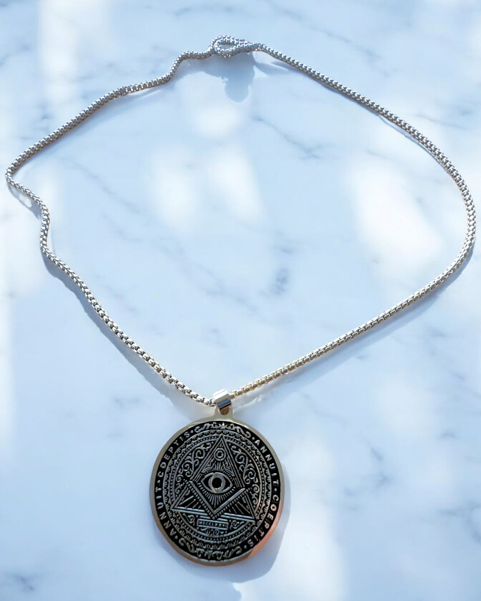 Amulet Tajemné Moci - Náhrdelník s Gravírováním, 2 barevné varianty na výběr