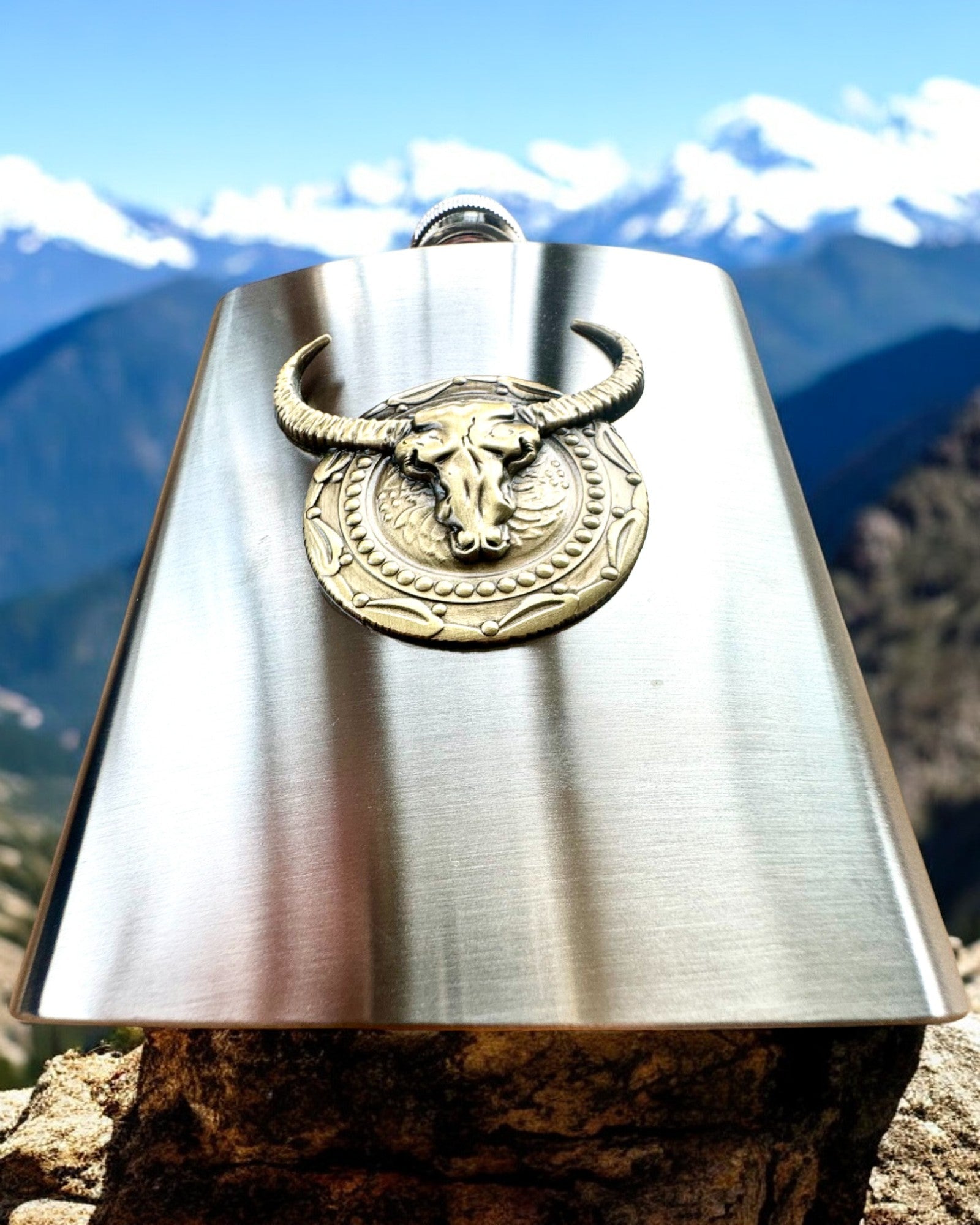 Bizon Flask – Stylová placatka s motivem bizona - možnost personalizace gravírováním jako dárek