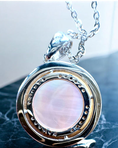 Náhrdelník Kompas "Hvězdný Směr", možnost personalizace gravírováním, 2 barevné varianty na výběr