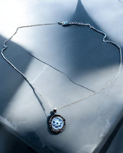 Náhrdelník Kompas "Hvězdný Směr", možnost personalizace gravírováním, 2 barevné varianty na výběr