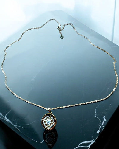 Náhrdelník Kompas "Hvězdný Směr", možnost personalizace gravírováním, 2 barevné varianty na výběr