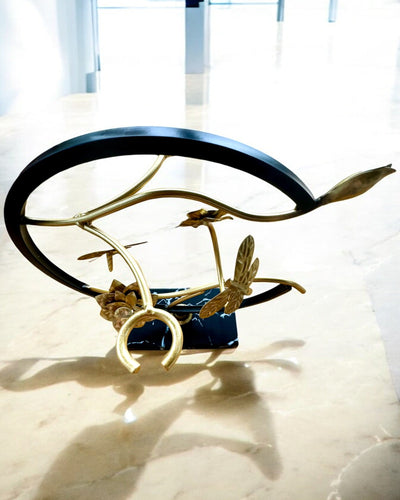 Stojan „Elegantní Brouk“ – na Láhev Vína a Sklenice, Výška 33 cm, s Možností Personalizace Gravírováním jako Dárek