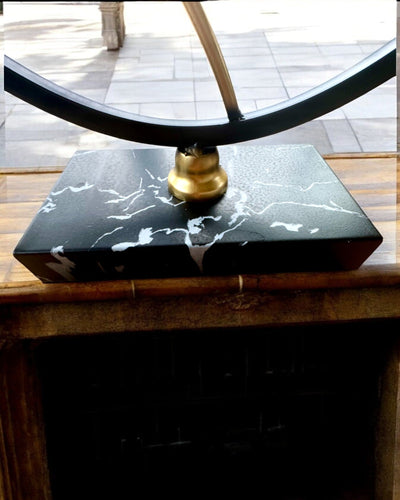 Stojan „Elegantní Brouk“ – na Láhev Vína a Sklenice, Výška 33 cm, s Možností Personalizace Gravírováním jako Dárek