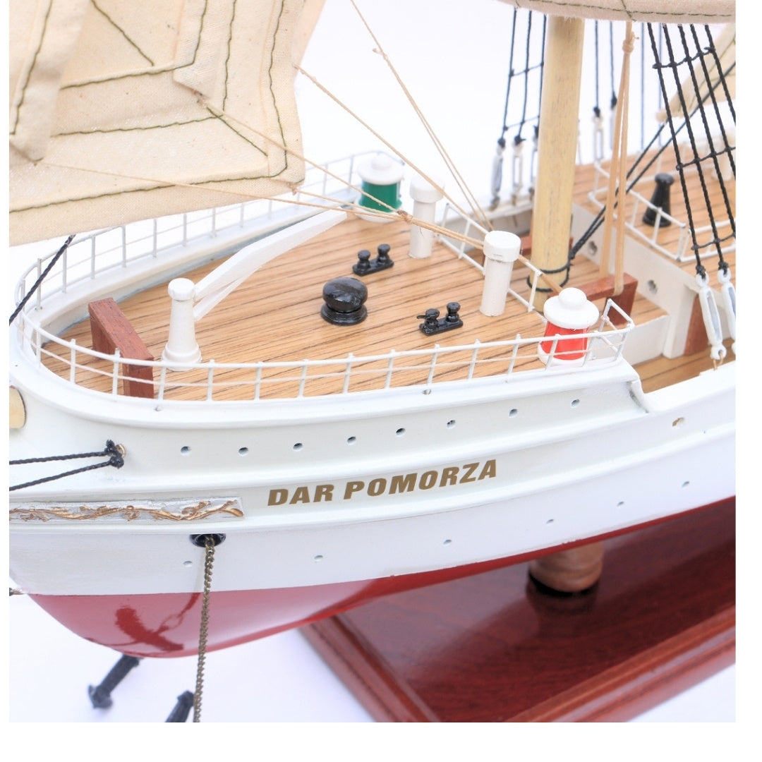 Exkluzivní model plachetnice Dar Pomorza 82 cm s možností personalizace gravírováním
