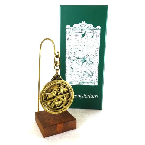 Astrolábium - miniatura H81 na dřevěném podstavci