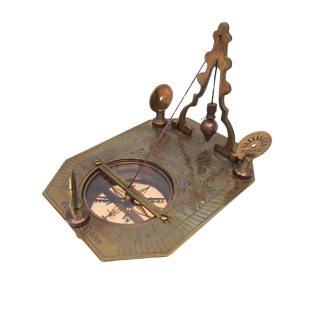 Elegancki Mosiężny Kompas z Zegarem Słonecznym w Drewnianym Pudełku - Idealny Prezent dla Podróżników, Retro Styl, Wymiary: 11.5 x 8.8 x 9.0 cm, Materiał: Mosiądz i Drewno