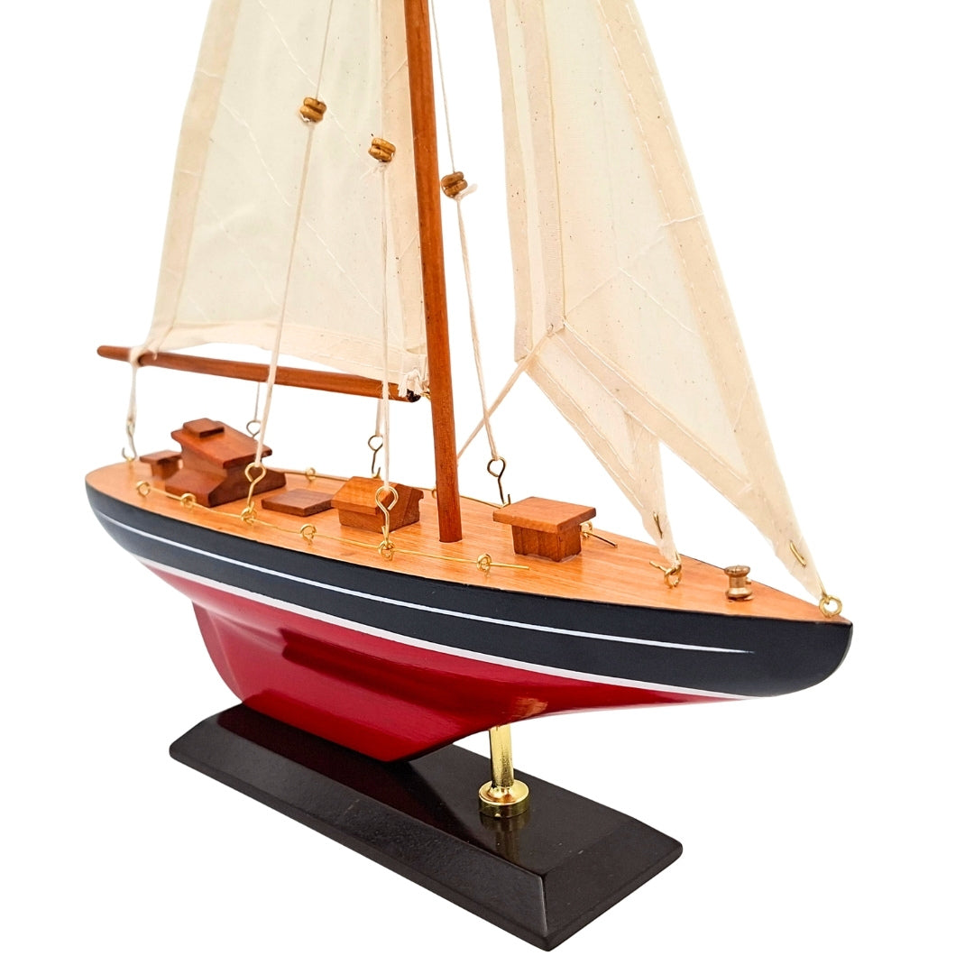 Dřevěný model plachetní jachty - F1705