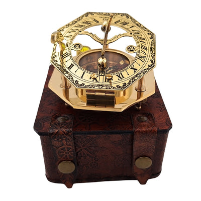 Mosiężny Kompas w Stylowym Skórzanym Pudełku z Możliwością Grawerunku – Retro Vintage Prezent dla Podróżnika, Żeglarza - 8 cm Wysokości, Elegancki Design z Mosiądzu