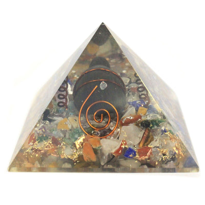Střední orgonitová pyramida 60 mm s drahokamovými čipy, mědí a želvou