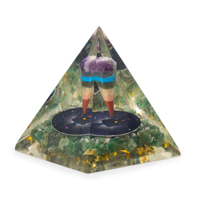 Střední orgonitová pyramida s kyvadlem a zelenými čipy aventurínu 7x6 cm
