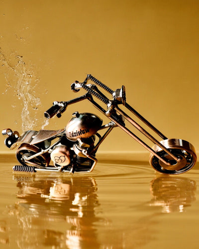 Ručně Vyrobený Kovový Model Motocyklu „Chopper“ – Personalizace a Gravírování jako Dárek