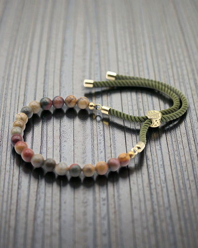 Moss Aura – Bransoletka z Jaspisem Picasso i Złotem 18K na Zielonym Sznurku