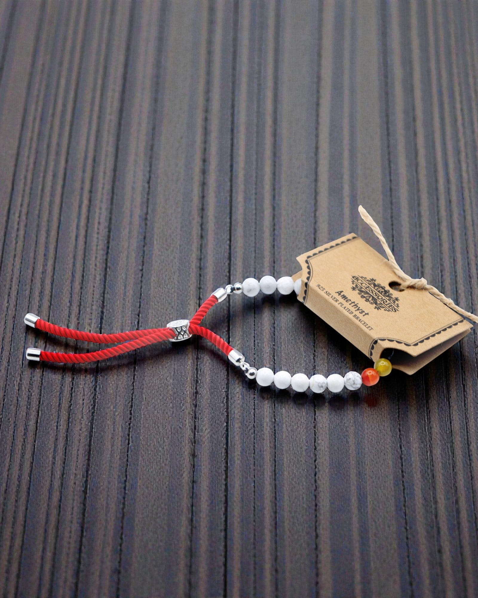 Royal Harmony Chakra – náramek s bílým howlithem a stříbrem 925 na červené šňůrce
