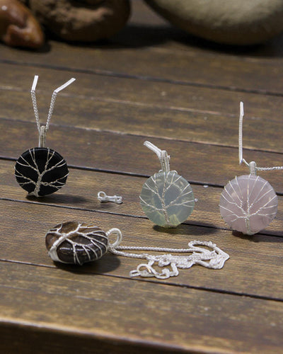 Drzewo Światła – Naszyjnik z Opalitem i Drzewem Życia