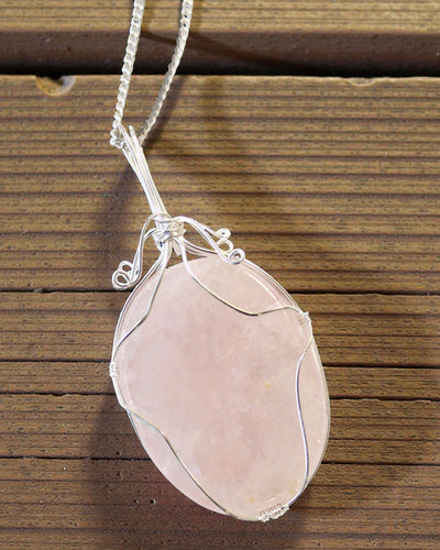 Spiralna Delikatność – Naszyjnik z Kwarcem Różowym